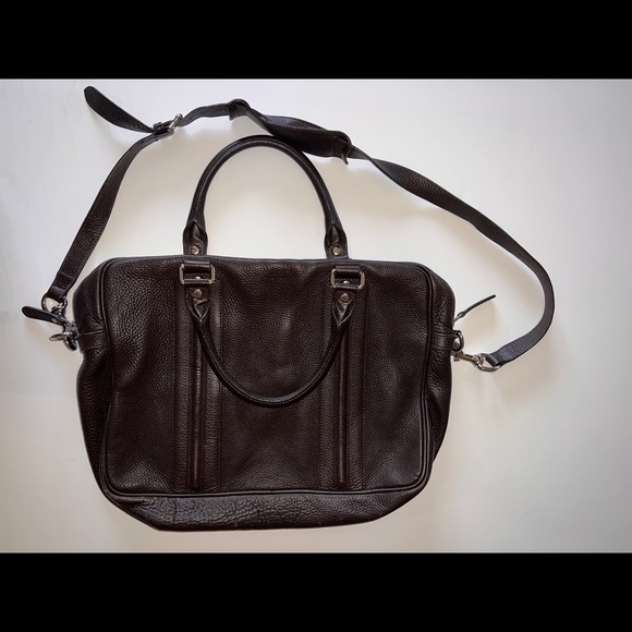 Used Gucci messenger bag, it’s authentic been in storage has mild normal wear - Picture 3 of 6